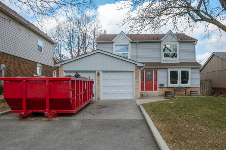 Redbox+ roll-off dumpster placed neatly in a Parker, CO neighborhood driveway.
