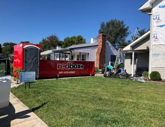 Choosing the Right Waste Removal Solution: Dump Trailers vs. Roll-off Dumpsters